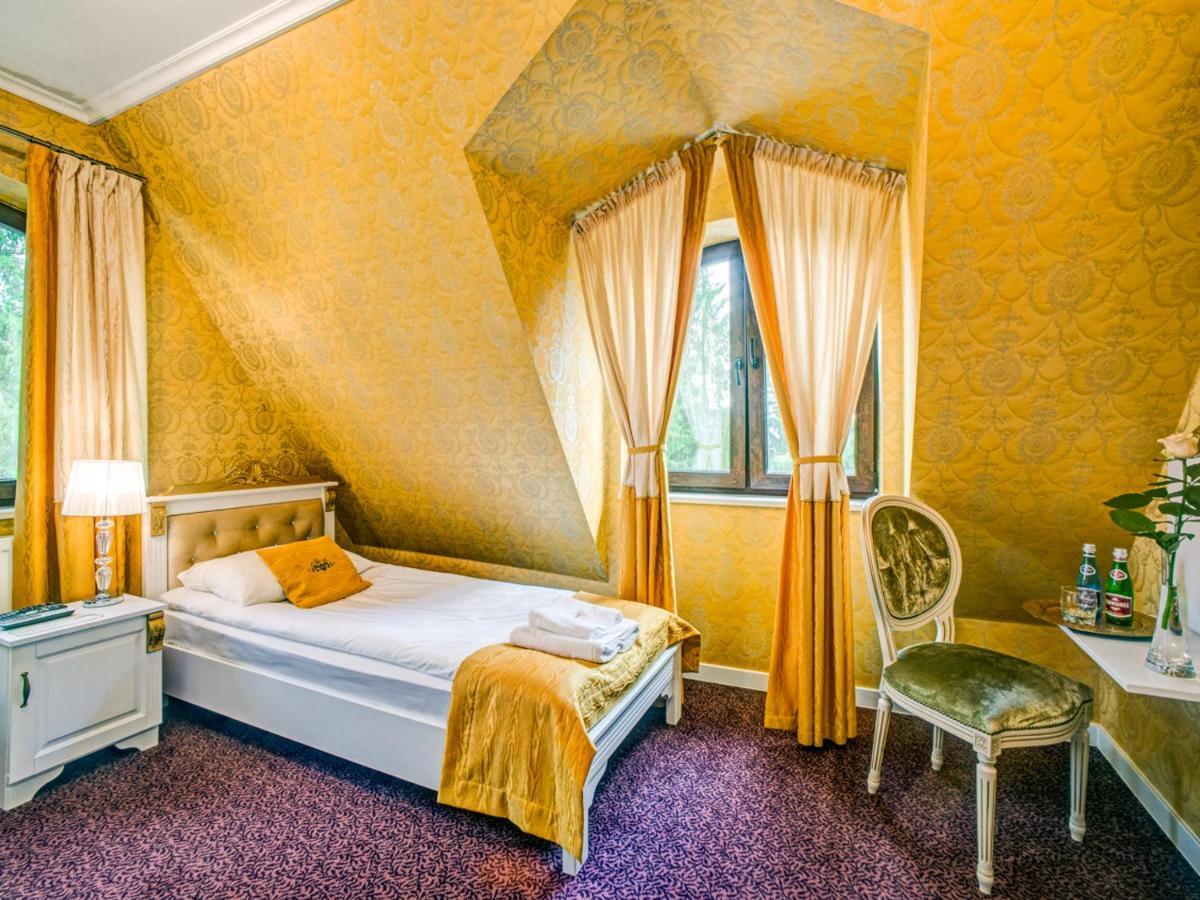 Royal Palace Centrum Bankietowe Sanok Buitenkant foto